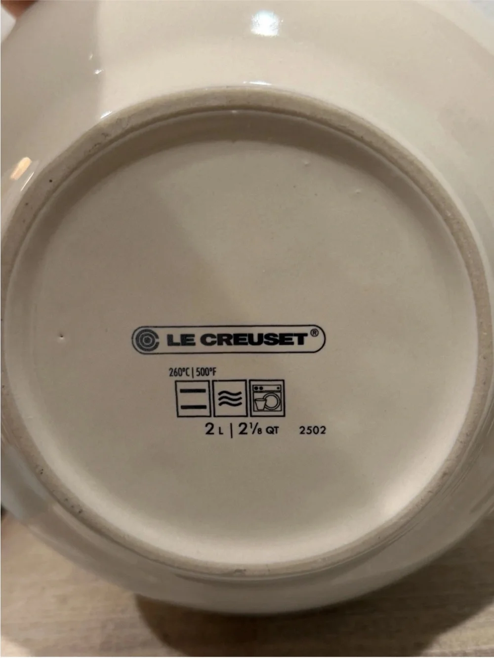 Le Creuset Stoneware Batter Mixing Bowl 2L / 2-1/8Qt color ~ MERINGUE New No Tag